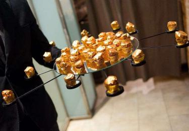Bombones servidos durante catering de boda